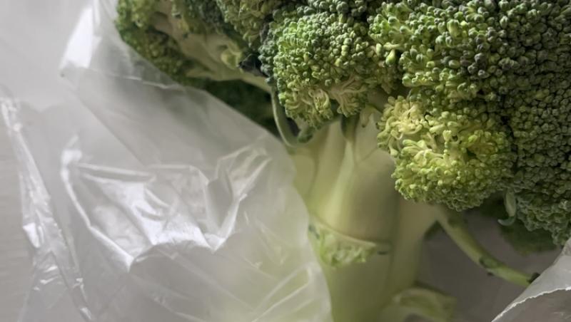 Un bărbat a mers la magazin ca să cumpere broccoli, dar când a deschis punga a tras o sperietură uriașă. Ce a putut să descopere