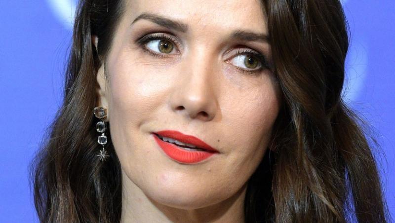 Natalia Oreiro s-a fotografiat într-un sacou, fără sutien și bluză. Îndrăgita actriță și-a acoperit bustul doar cu două petice