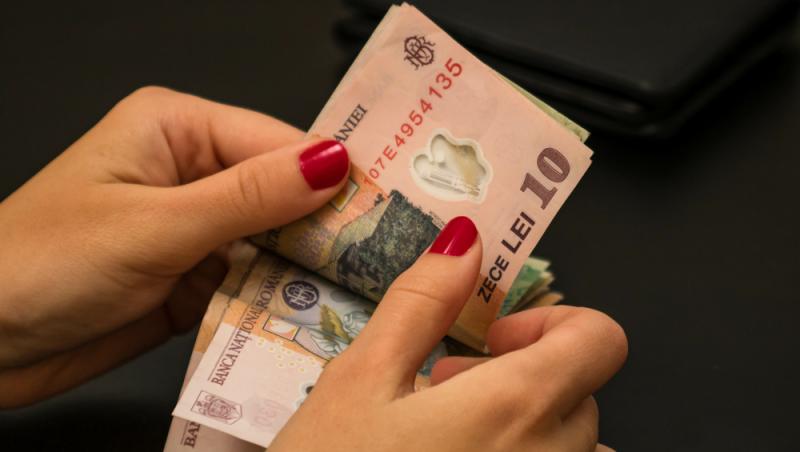 Suma uriașă cu care se vinde bancnota de 10 lei din 2005, cu eroare de tipărire. Te îmbogățești dacă o ai acasă