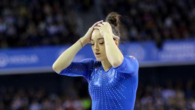 Cum s-a pozat Larisa Iordache alături de iubitul ei la nunta Sandrei Izbașa cu Răzvan Bănică. Ce rochie scurtă a purtat gimnasta