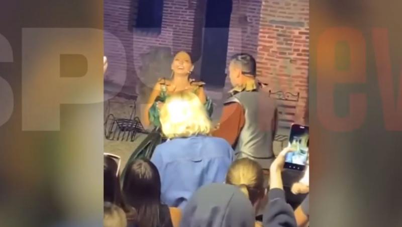 Vlad Gherman și Oana Moșneagu s-au logodit. Reacția de milioane a actriței când iubitul ei se pune în genunchi | VIDEO