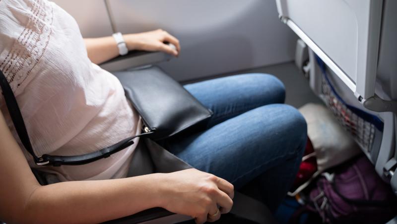 O femeie a dezvăluit prin ce situație neașteptată a putut să treacă în timpul unei călătorii cu avionul