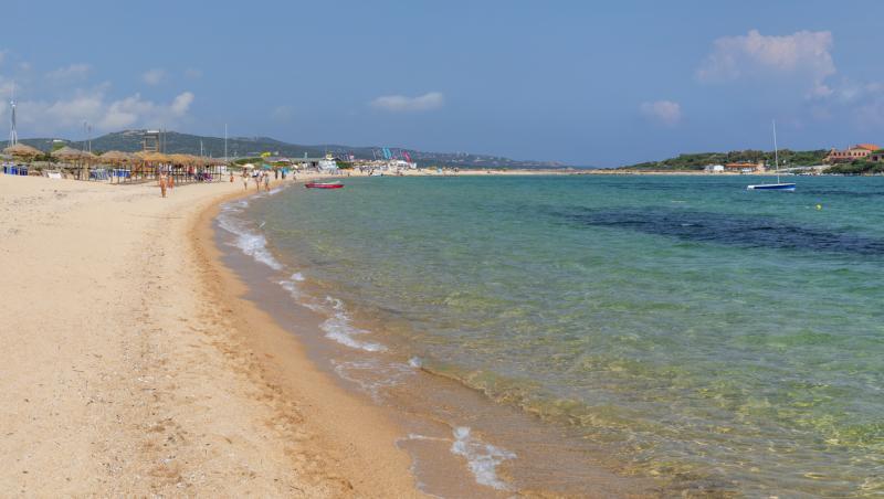 Un bărbat a dat alertă pe plaja din Corbu, după ce a făcut o descoperire tulburătoare. Ce au adus valurile la mal