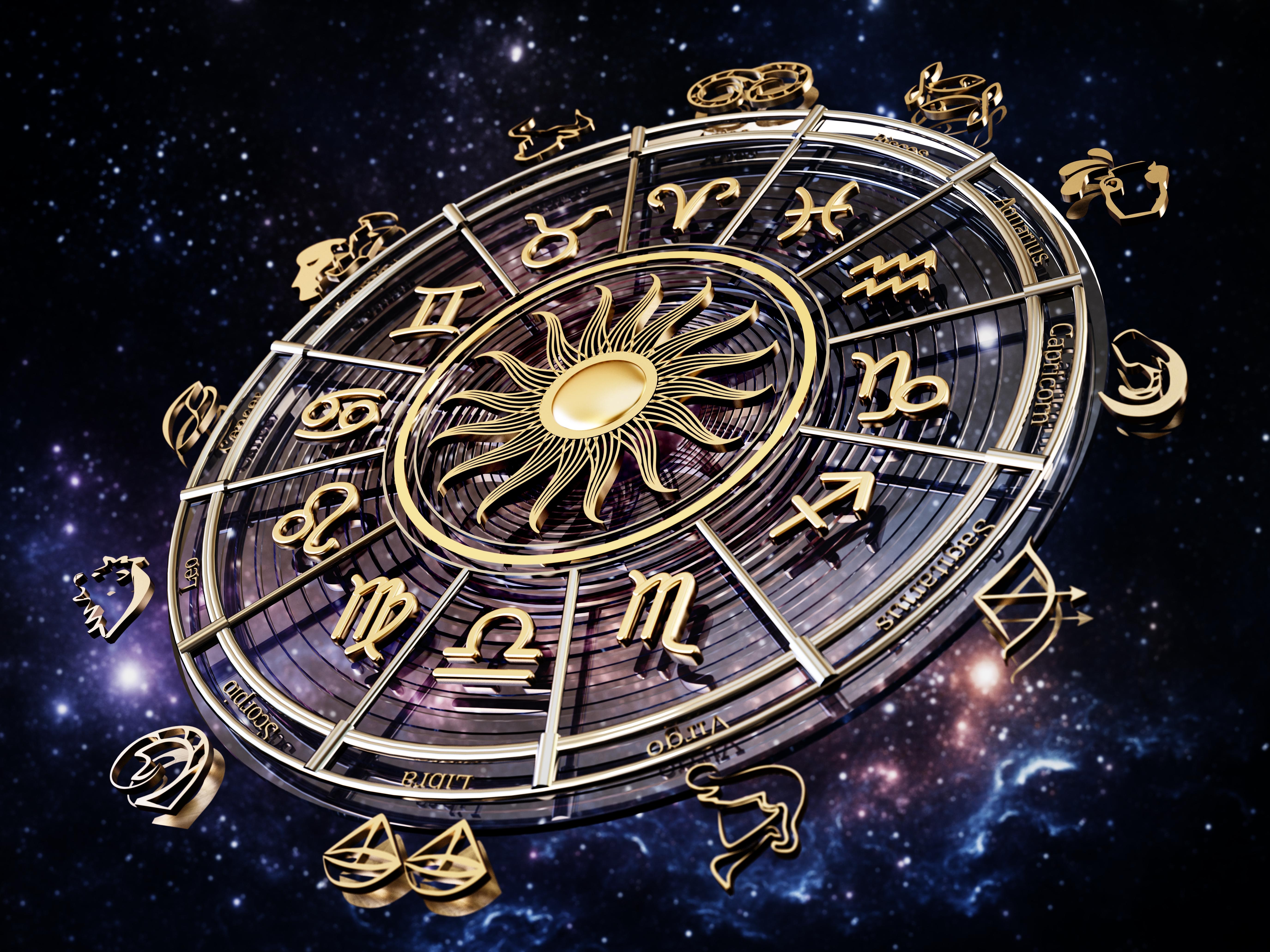 imagine mov cu harta horoscopului din luna august 2023