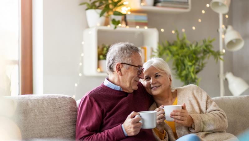 Vești bune pentru pensionari în luna august 2023! Seniorii primesc banii de pensie mai devreme. Când se va face plata pe card