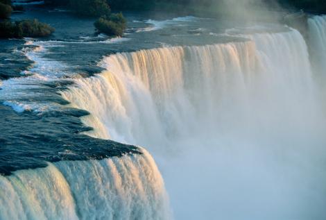 Fenomenul rar care a apărut la Cascada Niagara. S-a întâmplat pentru prima dată în istoria sa