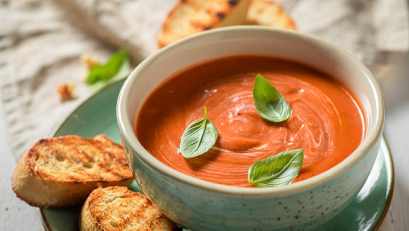 Rețeta de supă cremă de roșii a Simonei Gherghe. Preparatul delicios cu care îi răsfață pe cei mici când vin de la școală