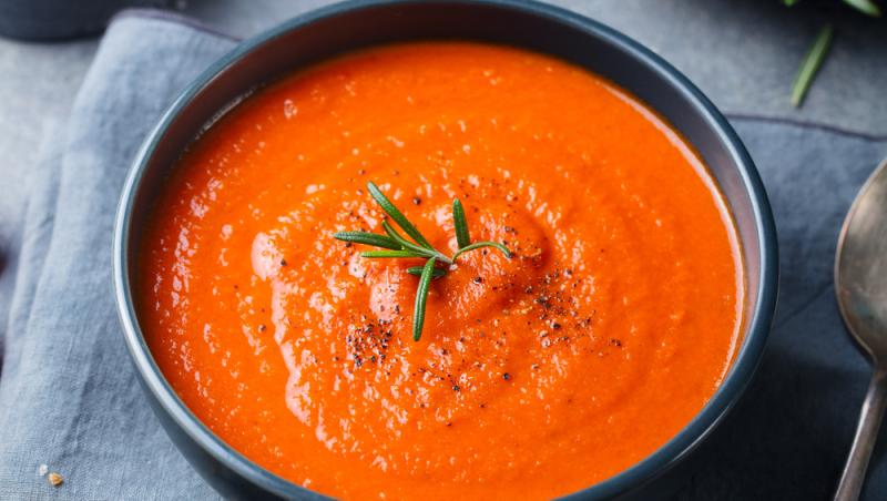 Rețeta de supă cremă de roșii a Simonei Gherghe. Preparatul delicios cu care îi răsfață pe cei mici când vin de la școală