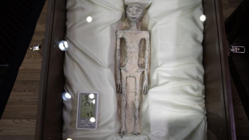 Imagini uluitoare cu două „mumii de extratereștri”, vechi de 1.000 de ani. Cum arată creaturile cu trei degete și formă umană