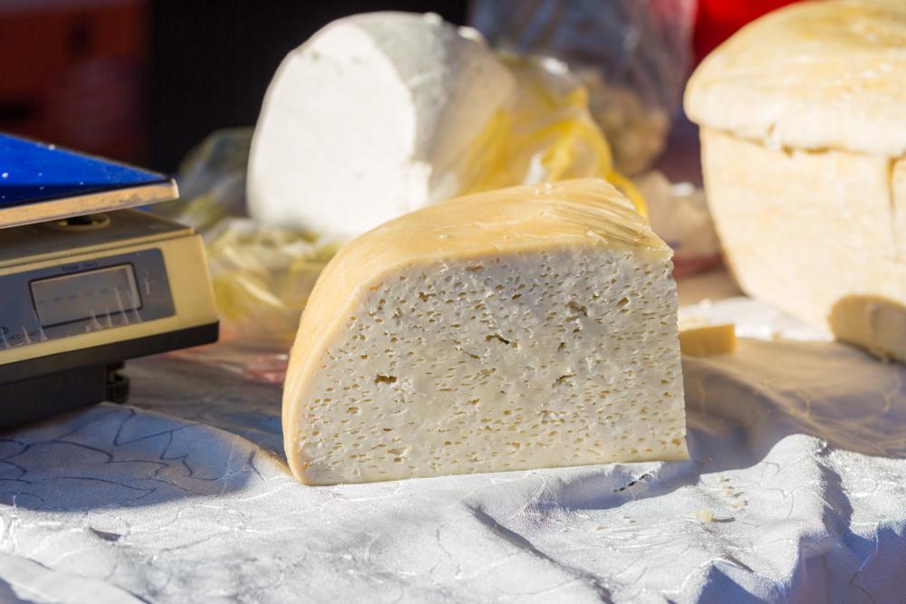 Alertă alimentară! A fost găsită telemea cu E.Coli, Stafilococ și Salmonella