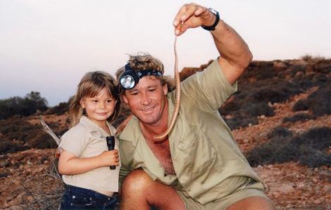 Steve Irwin, omagiat de copiii săi! Au trecut 17 ani de la moartea “vânătorului de crocodili”