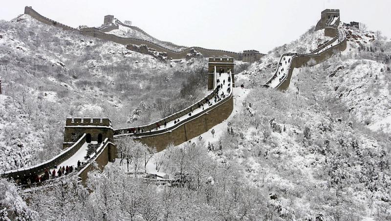Doi muncitori au fost arestați după ce au încercat să facă o „scurtătură” cu excavatorul prin Marele Zid Chinezesc