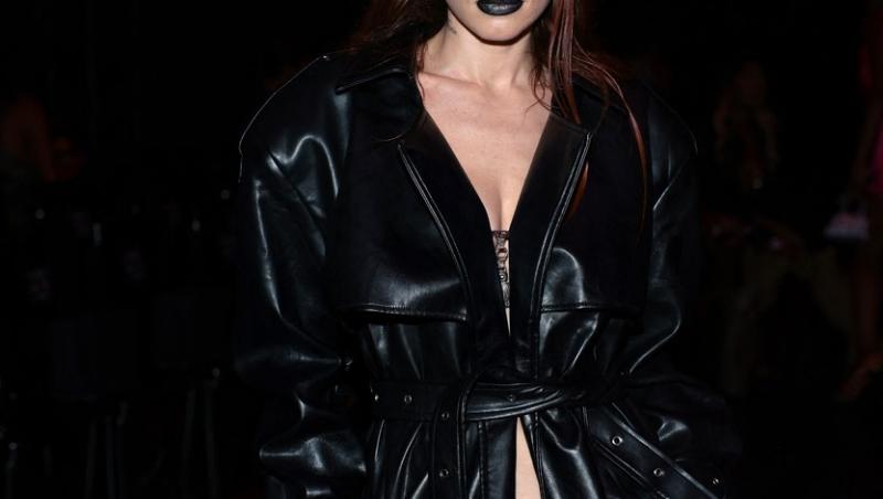 Julia Fox a stârnit reacții controversate cu noua sa apariție la un show fashion din New York. Cum a apărut actrița la eveniment
