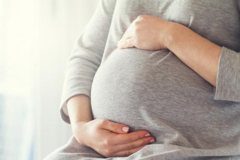 O femeie însărcinată a stârnit controverse în mediul online. Internauții i-au cerut să divorțeze de soțul ei: „Câtă muncă depui”