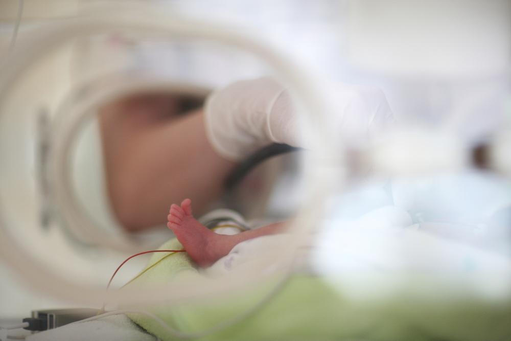 Ce s-a întâmplat cu bebelușul care s-a născut aproape „transparent”. Cazul său i-a uluit pe medici, dar și pe internauți