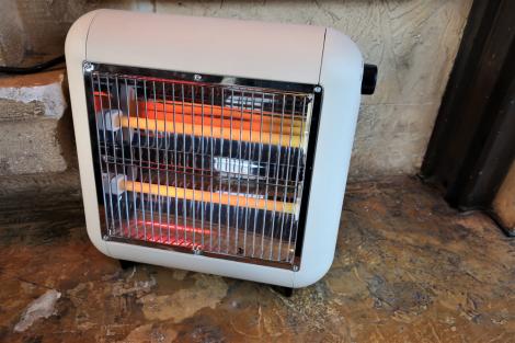 Doi bătrâni s-au stins din viață după ce au lăsat radiatorul pornit și temperatura din casă a ajuns la valori uriașe