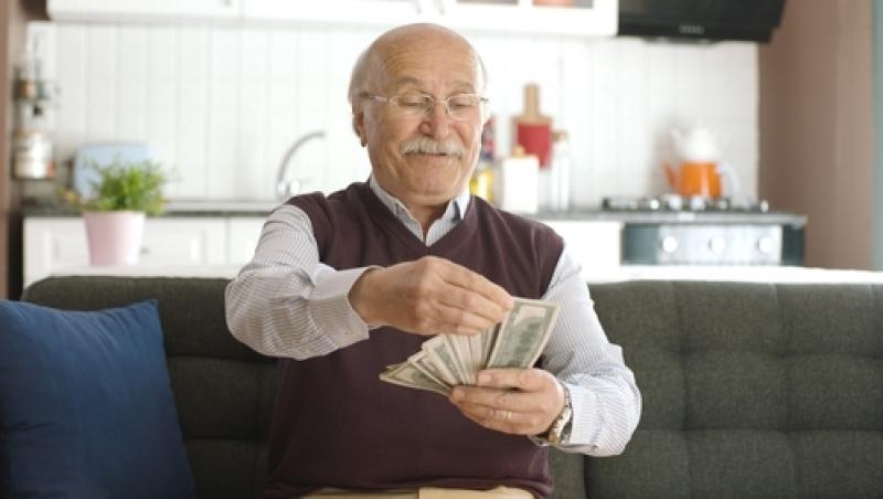 Un pensionar a reușit să obțină o pensie în valoare de 69 000 de lei! Cum a fost posibil acest lucru