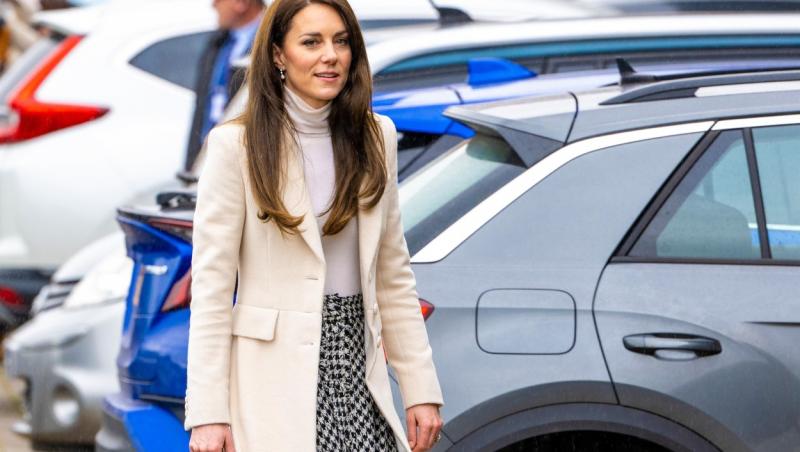 Reacția regalilor după speculațiile conform cărora Kate Middleton a fost operată de cancer. Ce au declarat