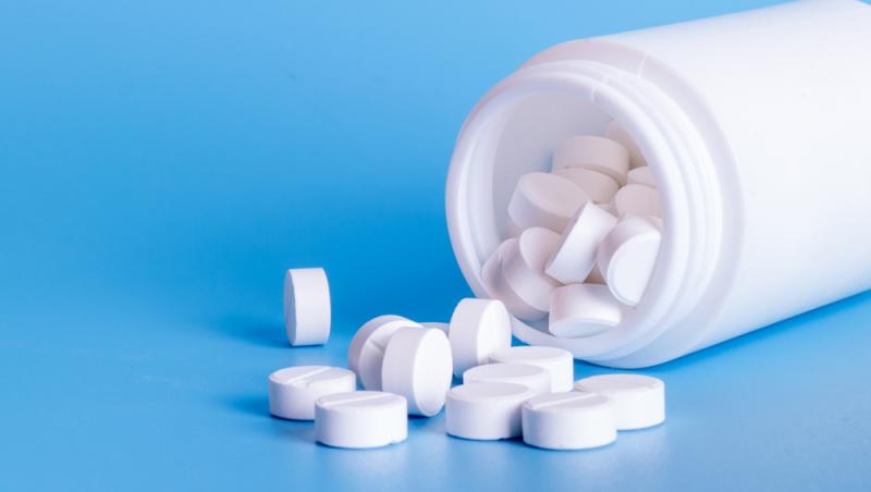 De ce nu trebuie să combini paracetamolul cu ibuprofenul pentru scăderea febrei. Puțini știu riscurile