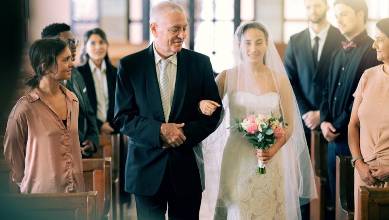 Ce a putut să poarte o soacră la nunta fiicei sale. Mirele s-a supărat atât de tare încât a plecat în timpul evenimentului