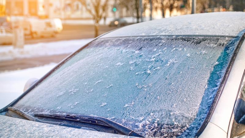 Greșeala pe care mulți șoferi o fac la pornirea mașinii pe timp de iarnă. Îți poate uza autoturismul