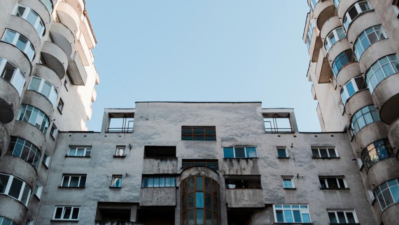 Ce au putut să pățească doi chiriași din Cluj, după ce au semnat contractul de închiriere al apartamentului: „Tremuram de frică”