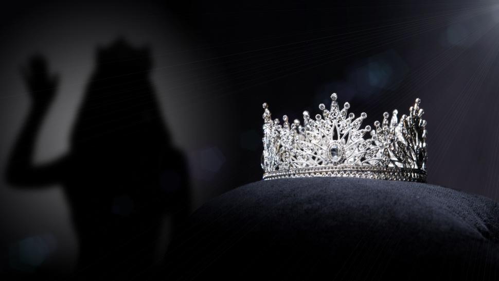 Imagine cu o coroană specifică concursului Miss World