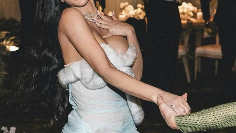 Iluzie optică sau eroare de editare? Cum a putut să apară Kim Kardashian pe rețelele sociale: „De ce ai două degete mari?!”