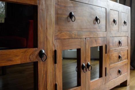 Un bărbat a cumpărat un dulap vechi de lemn, însă nu i-a venit să creadă ce a putut să îi ceară vânzătorul după