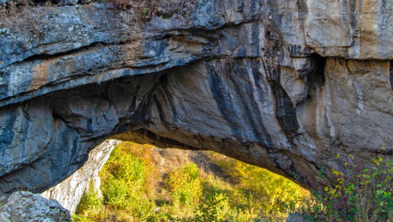 Unde se găsește podul lui Dumnezeu din România, o minune a naturii. Este singurul din lume deschis traficului rutier