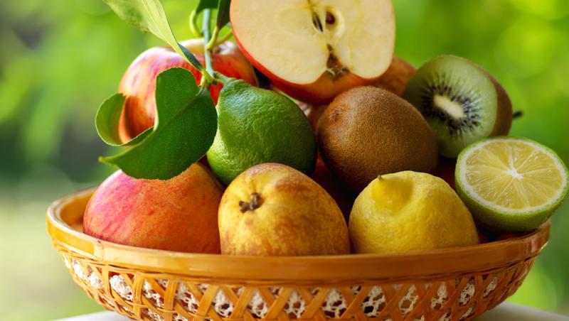 cos cu fructe diferite