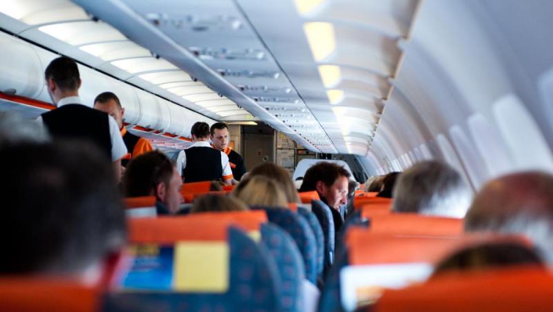 O pasageră a unui avion care se întorcea din Egipt a pornit un adevărat conflict. Românca a fost atenționată că va fi dată jos din avion dacă mai continuă cu acel comportament