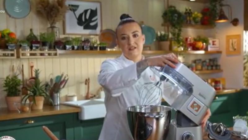 Cum a pregătit chef Roxana Blenche tort mușuroi cu ajutorul robotului Kenwood: „Este mâna mea dreaptă în bucătărie!”