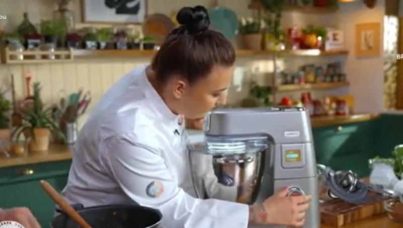 Cum a pregătit chef Roxana Blenche tort mușuroi cu ajutorul robotului Kenwood: „Este mâna mea dreaptă în bucătărie!”