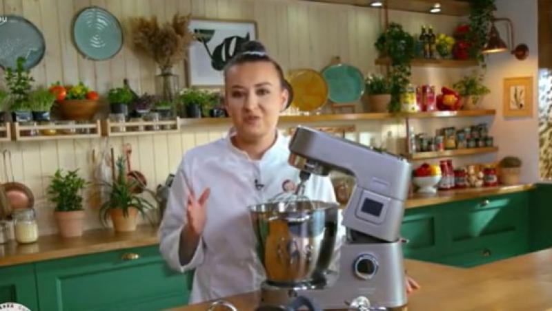 Cum a pregătit chef Roxana Blenche tort mușuroi cu ajutorul robotului Kenwood: „Este mâna mea dreaptă în bucătărie!”