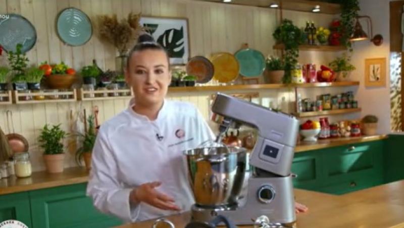 Cum a pregătit chef Roxana Blenche tort mușuroi cu ajutorul robotului Kenwood: „Este mâna mea dreaptă în bucătărie!”