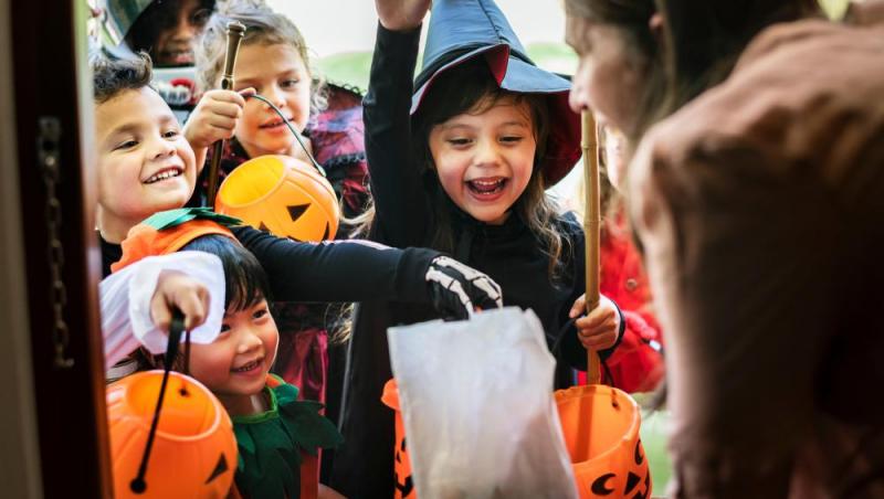 De ce se dau dulciuri de Halloween. Tradiția e răspândită în mai multe colțuri ale lumii