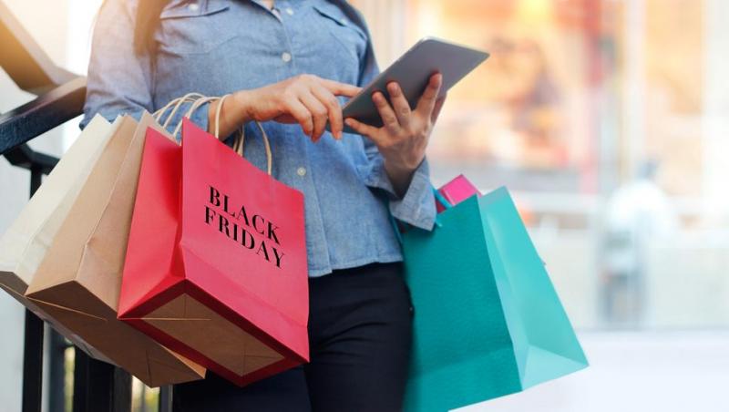 Black Friday 2024. Marii retaileri anunță reduceri de 30-70%