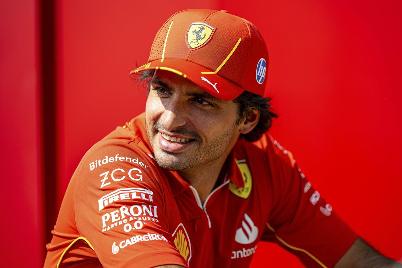 carlos sainz în echipament ferrari la marele premiu al mexicului 2024