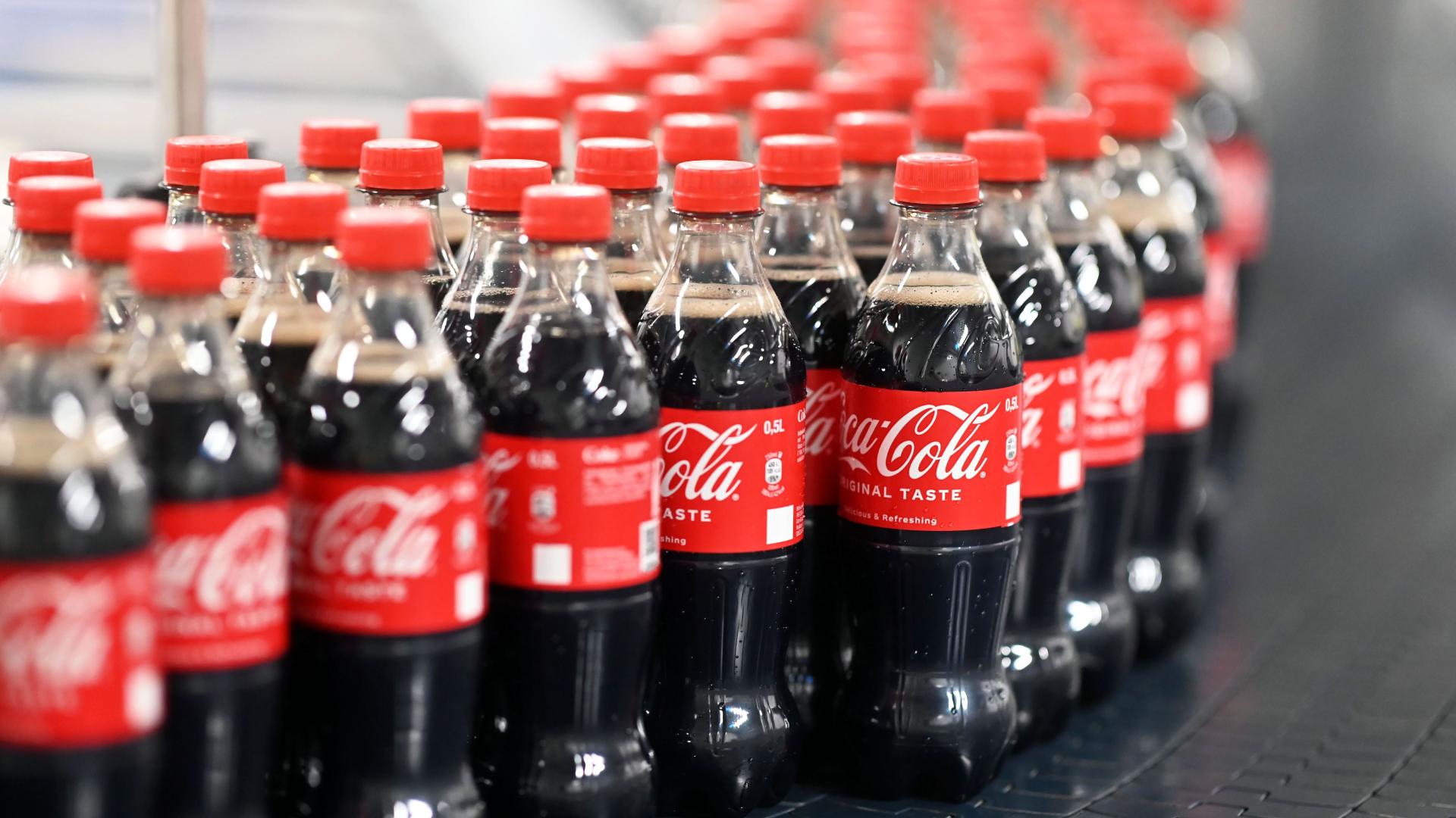 Sticle de Coca-Cola retrase de la vânzare