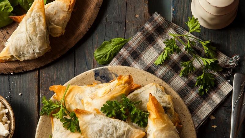 Rețetă de spanakopita. Prepară cea mai îndrăgită plăcintă cu spanac din lume chiar la tine acasă