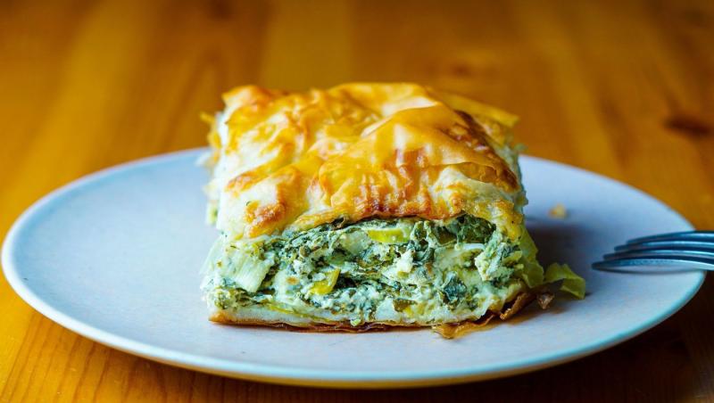 Rețetă de spanakopita. Prepară cea mai îndrăgită plăcintă cu spanac din lume chiar la tine acasă