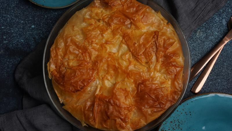 Rețetă de spanakopita. Prepară cea mai îndrăgită plăcintă cu spanac din lume chiar la tine acasă