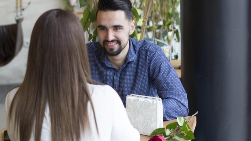 Au decis să ia masa la un restaurant la prima întâlnire, însă el a plecat înainte să sosească mâncarea. Motivul e uluitor