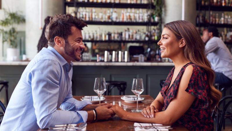 Au decis să ia masa la un restaurant la prima întâlnire, însă el a plecat înainte să sosească mâncarea. Motivul e uluitor