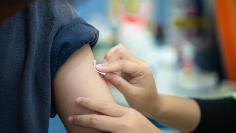 De ce fug românii de vaccinul antigripal. Campania a început de curând, iar vaccinarea este gratuită pentru mulți