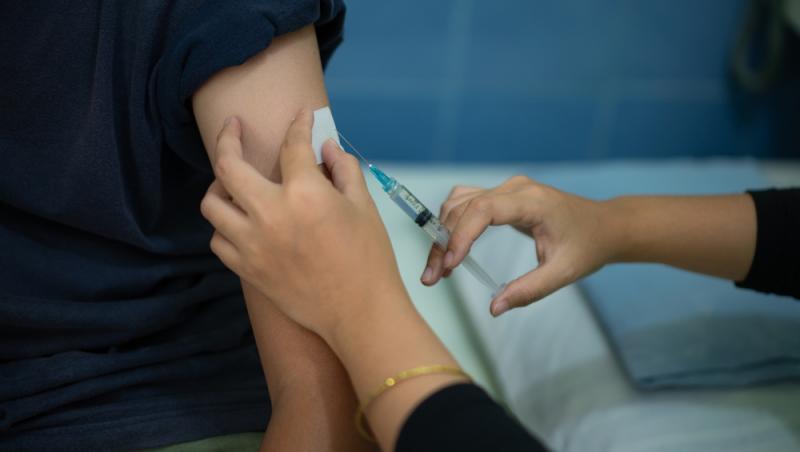 De ce fug românii de vaccinul antigripal. Campania a început de curând, iar vaccinarea este gratuită pentru mulți