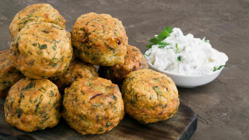Rețeta de chiftele cu dovlecei și mărar. Cum să le prepari ca la mama acasă fără prea mult efort