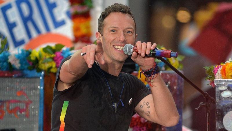 Chris Martin a întrerupt un concert pentru a ajuta un copil care risca să fie strivit. Imaginile inedite cu solistul Coldplay