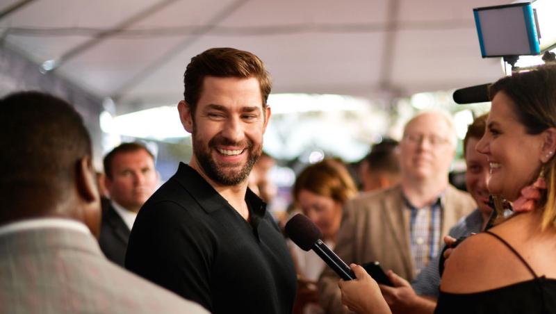 John Krasinski a fost desemnat de revista People în acest an „Cel mai Sexy Bărbat în viață”. Cum a reacționat celebrul actor